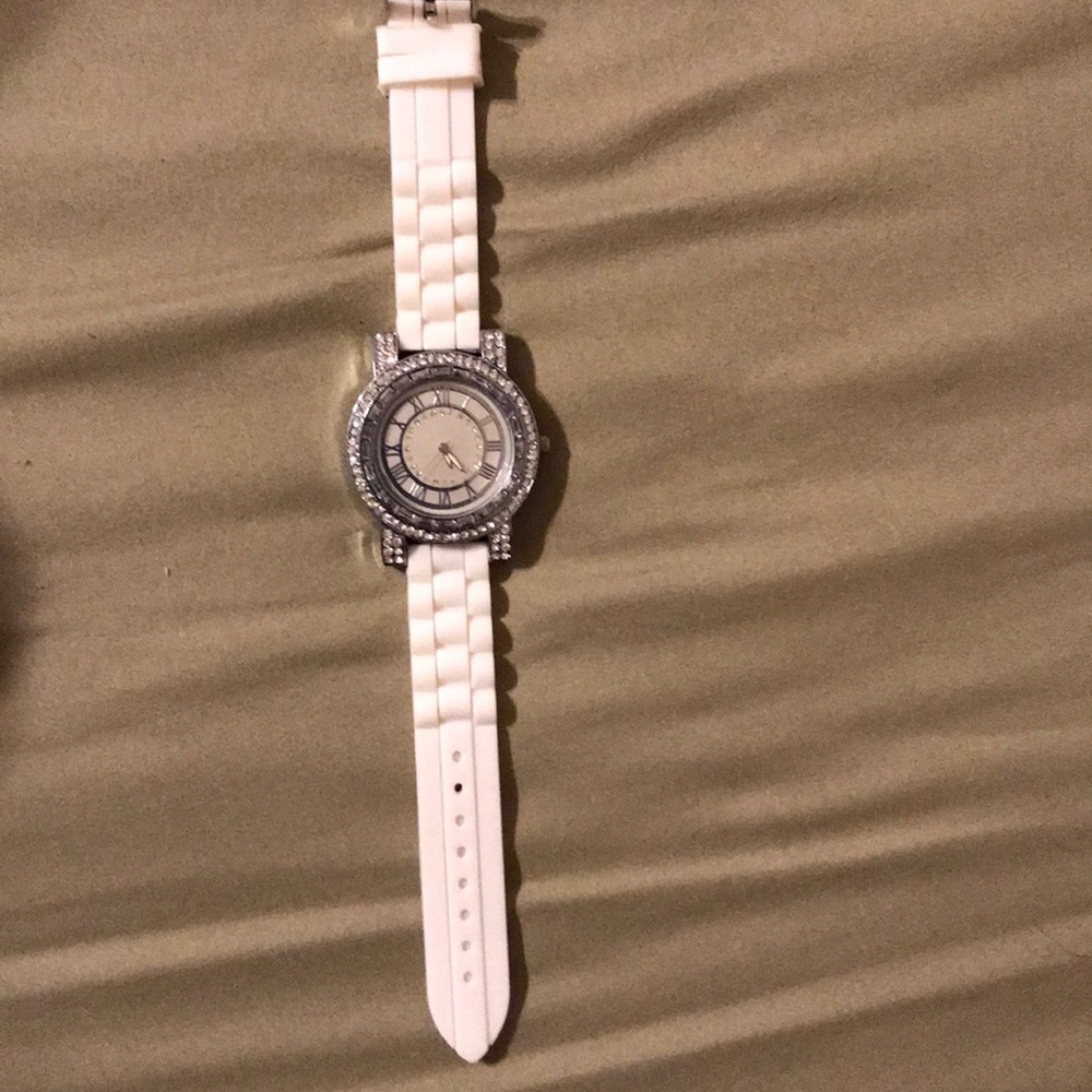 Watch (white)